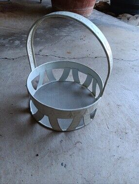 Vintage Farmhouse Solid Rustic Metal Wire Basket